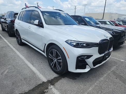 Certified 2022 BMW X7 xDrive40i w/ M Sport Package AWD/4WD image 2