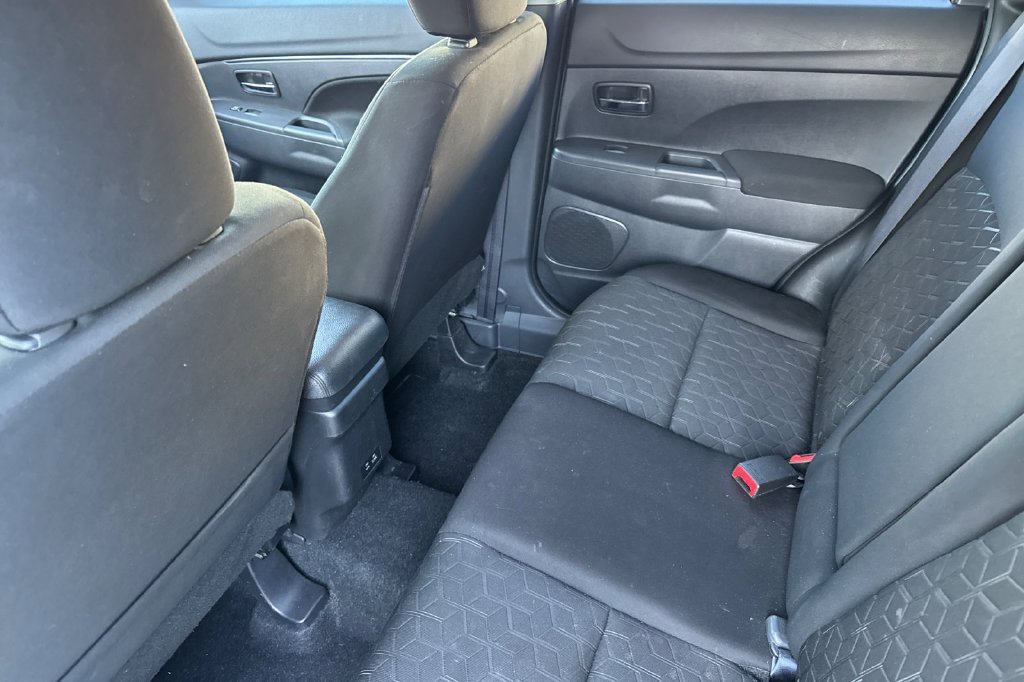Used 2025 Mitsubishi Outlander Sport ES AWD/4WD image 17