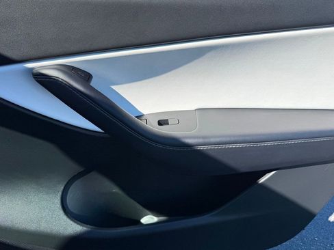 Used 2022 Tesla Model Y Performance image 33