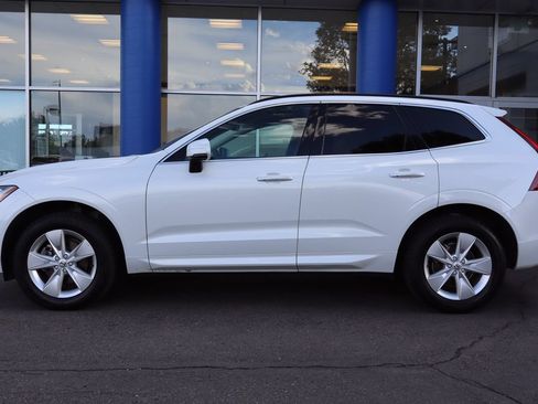 Used 2022 Volvo XC60 B5 Momentum AWD/4WD image 2