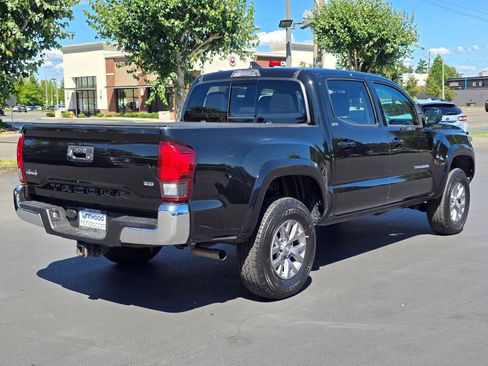 Used 2019 Toyota Tacoma SR5 AWD/4WD image 11