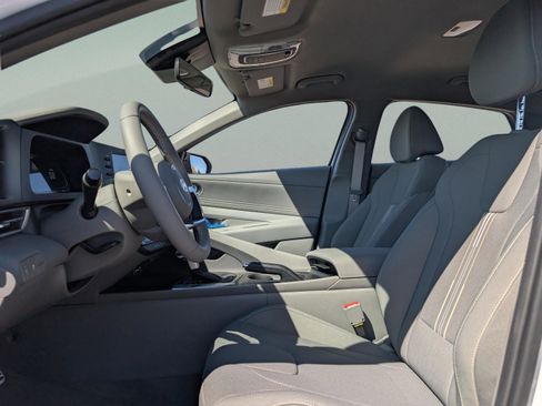 Used 2025 Hyundai Elantra Sport FWD image 10