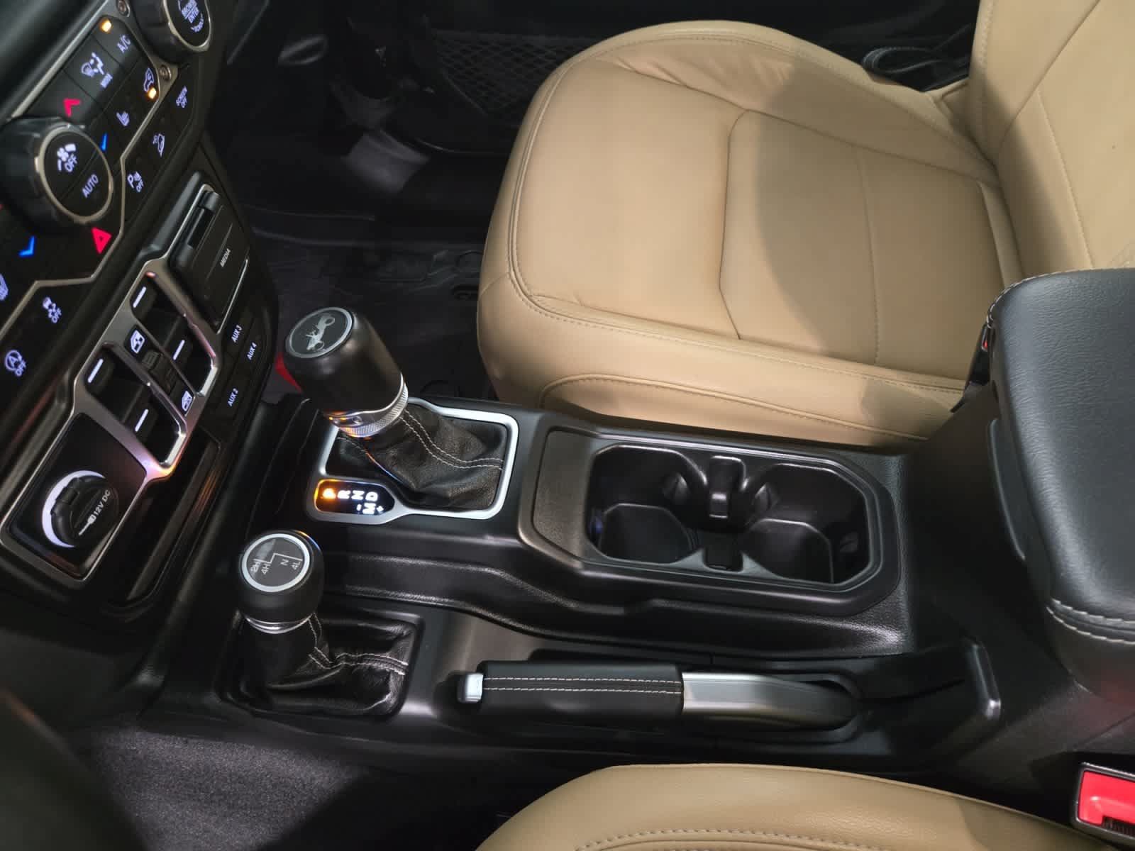 Used 2019 Jeep Wrangler Unlimited Sahara AWD/4WD image 30