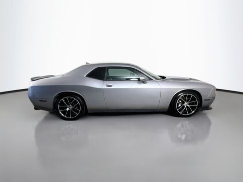 Used 2016 Dodge Challenger R/T Scat Pack w/ Leather Interior Group RWD image 11