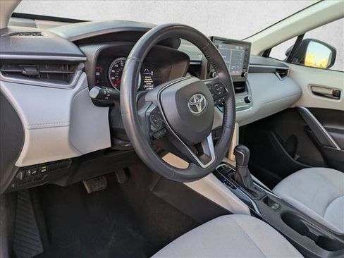 Certified 2022 Toyota Corolla Cross LE image 10