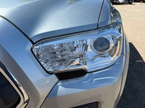 Used 2023 Toyota Tacoma SR5 AWD/4WD image 10