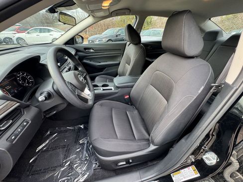 Used 2025 Nissan Altima 2.5 SV image 32