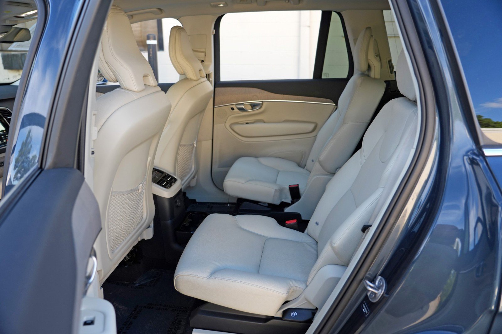 Used 2024 Volvo XC90 T8 Plus w/ Protection Package Premier AWD/4WD image 47