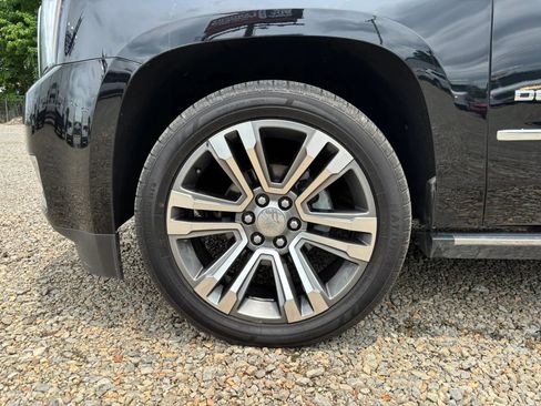 Used 2019 GMC Yukon XL Denali w/ Denali Ultimate Package AWD/4WD image 9