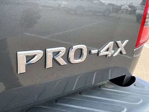 Used 2019 Nissan Frontier PRO-4X image 8