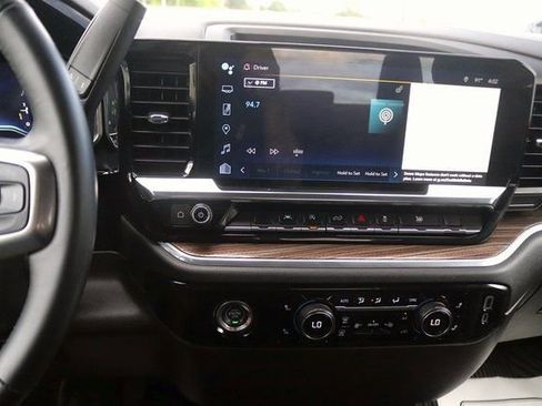 Used 2024 Chevrolet Silverado 1500 LT image 19