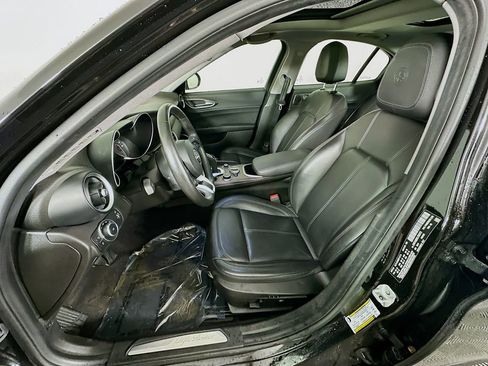 Used 2020 Alfa Romeo Giulia Ti w/ Active Blind Spot Package image 28