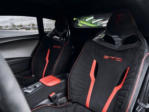 Used 2022 Lamborghini Huracan STO image 48