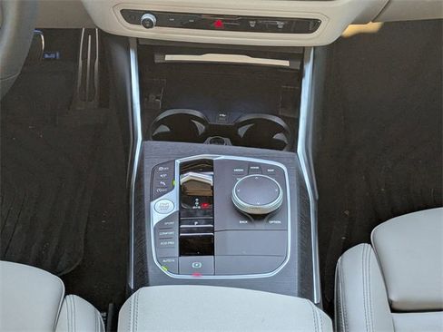 Used 2025 BMW 330i Sedan w/ M Sport Package image 21