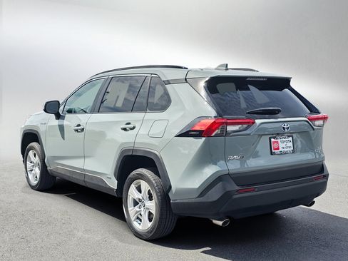 Used 2021 Toyota RAV4 XLE w/ XLE Grade Weather Package AWD/4WD image 3