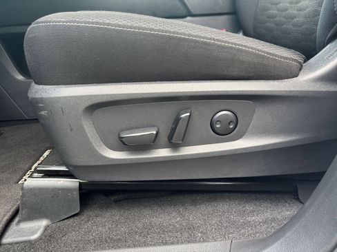Used 2025 Nissan Pathfinder SV FWD image 22