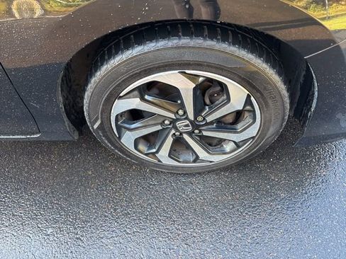 Used 2017 Honda Accord EX image 33