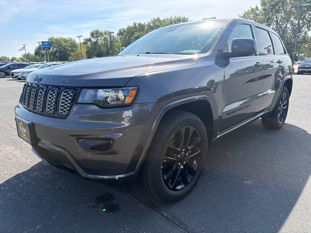 Used 2020 Jeep Grand Cherokee Altitude AWD/4WD image 3