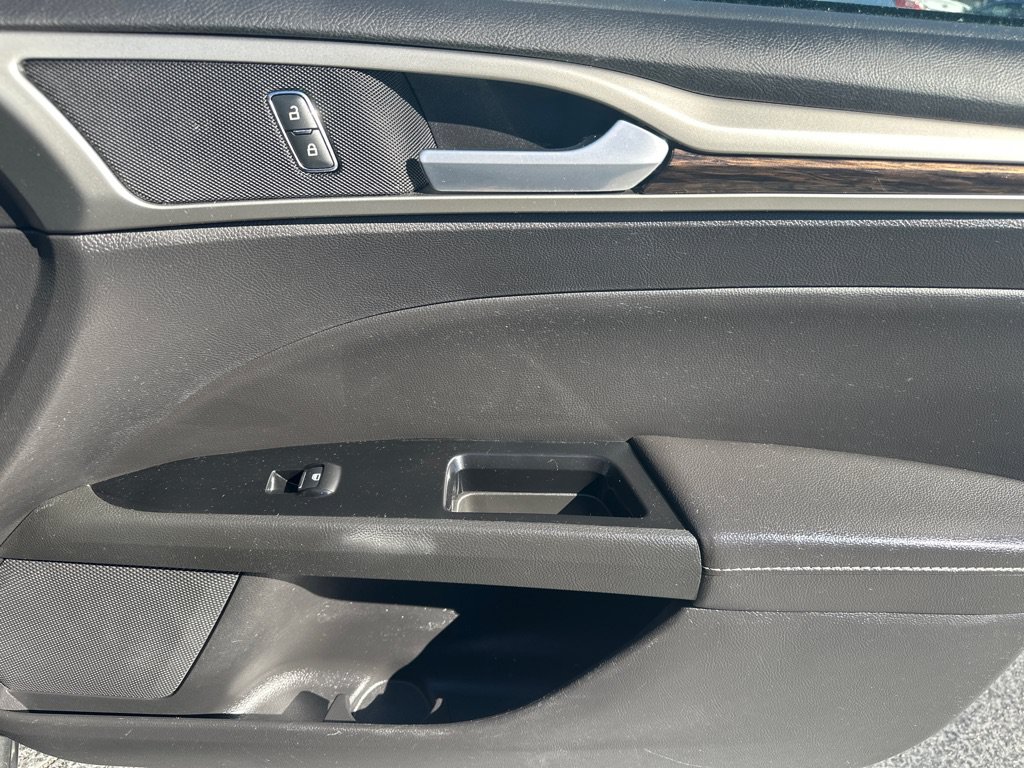 Used 2013 Ford Fusion SE FWD image 10