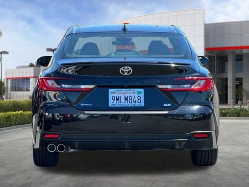 Certified 2025 Toyota Camry SE FWD image 6