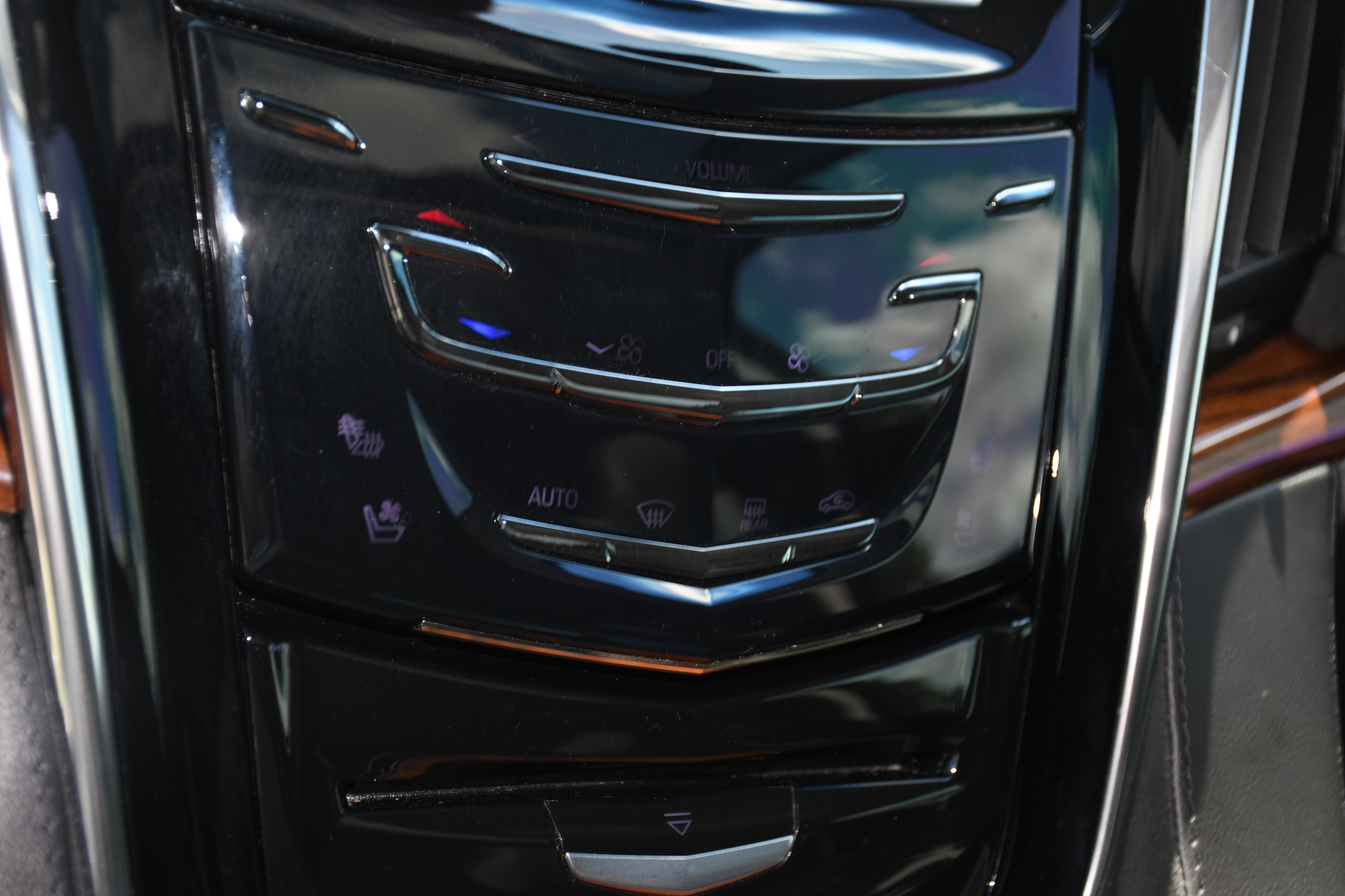 Used 2015 Cadillac Escalade Premium RWD image 16