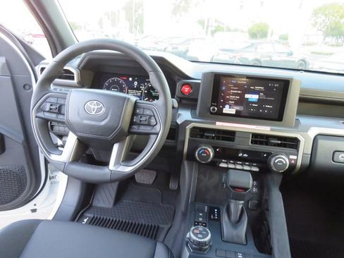 Certified 2025 Toyota Tacoma TRD Off-Road image 25