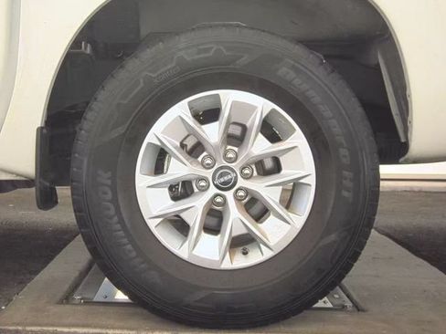 Used 2024 Nissan Frontier SV w/ Technology Package RWD image 12