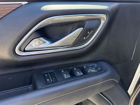 Used 2023 Chevrolet Suburban Premier image 21