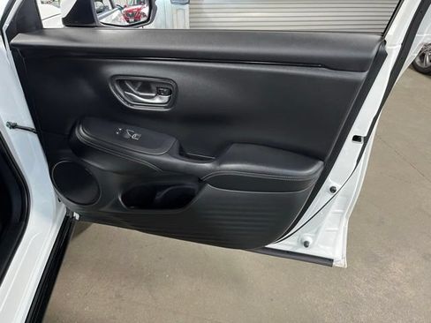 Used 2024 Honda HR-V EX-L image 12
