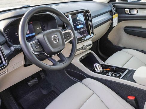 New 2026 Volvo XC40 B4 Plus w/ Climate Package image 27