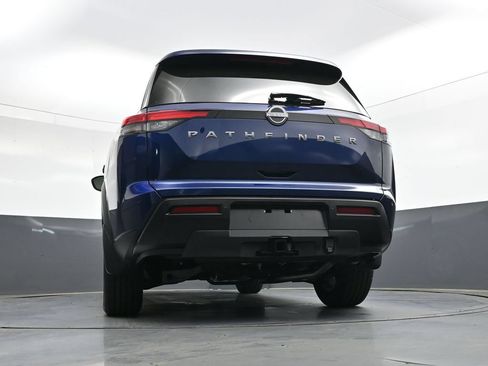 Certified 2026 Nissan Pathfinder SV w/ SV Premium Package FWD image 41