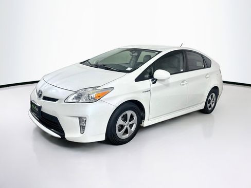 Used 2015 Toyota Prius Four FWD image 3