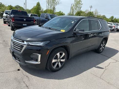Used 2023 Chevrolet Traverse LT w/ LT Premium Package image 2