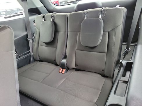 Used 2023 Ford Explorer XLT RWD image 14