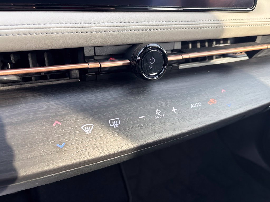 Certified 2023 Nissan Ariya AWD image 28