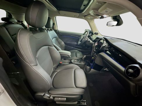 Used 2024 MINI Cooper SE image 31