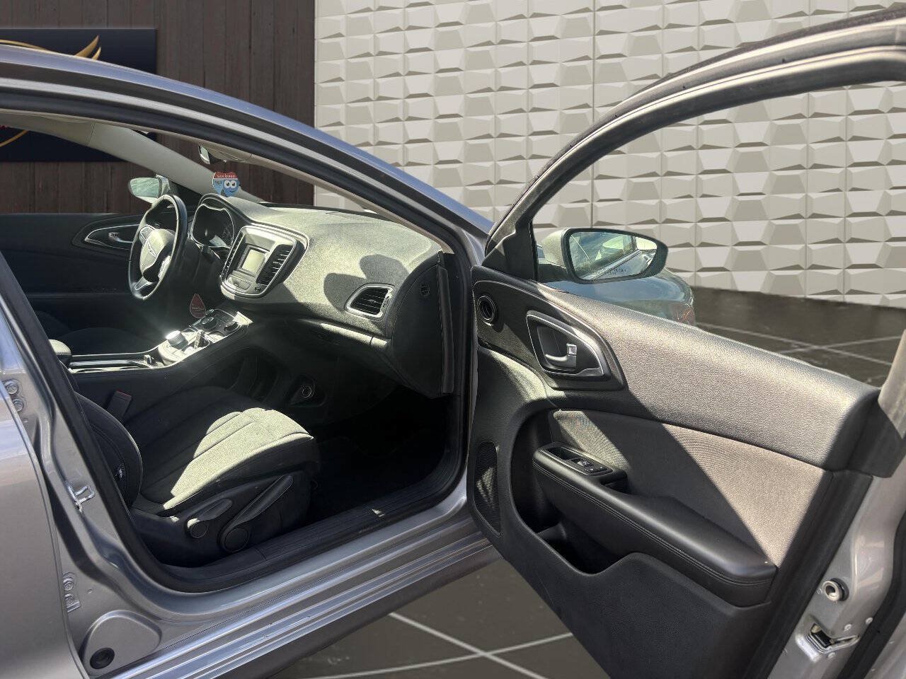 Used 2016 Chrysler 200 Limited w/ Convenience Group FWD image 12