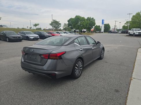 Used 2023 Nissan Altima 2.5 SV FWD image 5