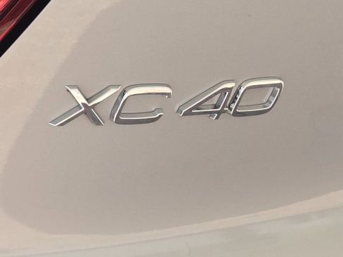 Used 2023 Volvo XC40 B5 Plus w/ Driver Assist Package AWD/4WD image 11