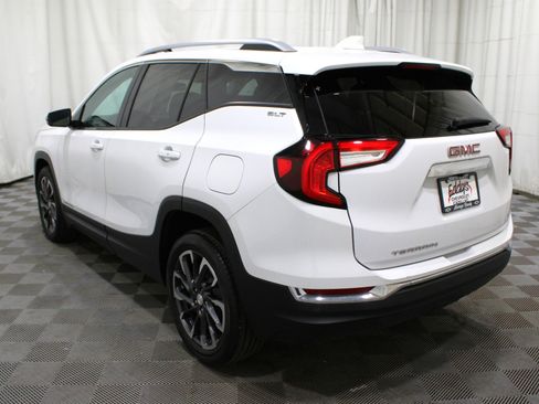 Used 2024 GMC Terrain SLT image 33