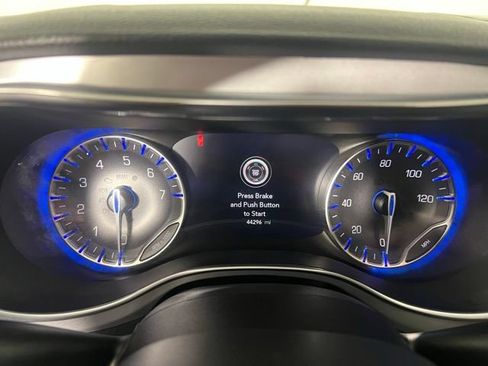 Certified 2025 Chrysler Pacifica Limited FWD image 21