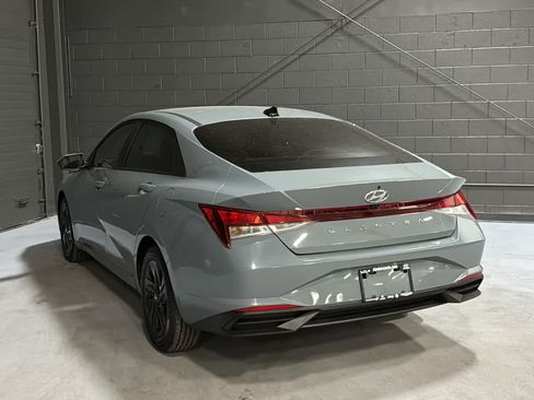 Used 2023 Hyundai Elantra SEL w/ Cargo Package FWD image 5