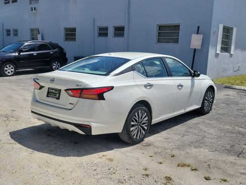 Used 2024 Nissan Altima 2.5 SV image 5