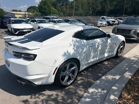 Used 2019 Chevrolet Camaro SS RWD image 9