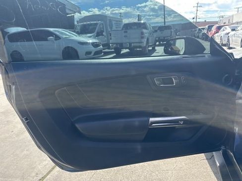 Used 2016 Ford Mustang Shelby GT350 w/ Technology Package image 8