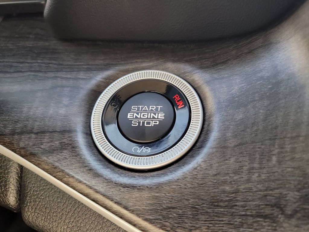 Used 2022 Jeep Grand Cherokee L Limited RWD image 35