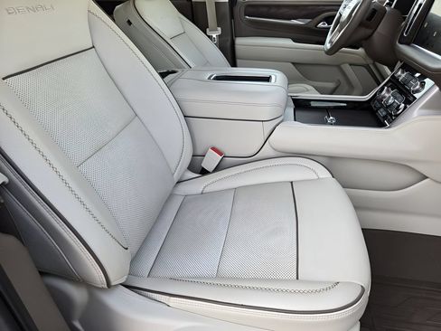 Used 2022 GMC Yukon XL Denali RWD image 13