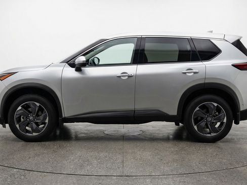 Used 2025 Nissan Rogue SV image 5