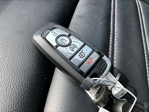 Certified 2022 Ford Edge SEL w/ Convenience Package image 11