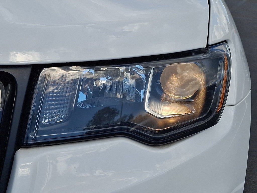 Used 2020 Jeep Grand Cherokee Altitude AWD/4WD image 9